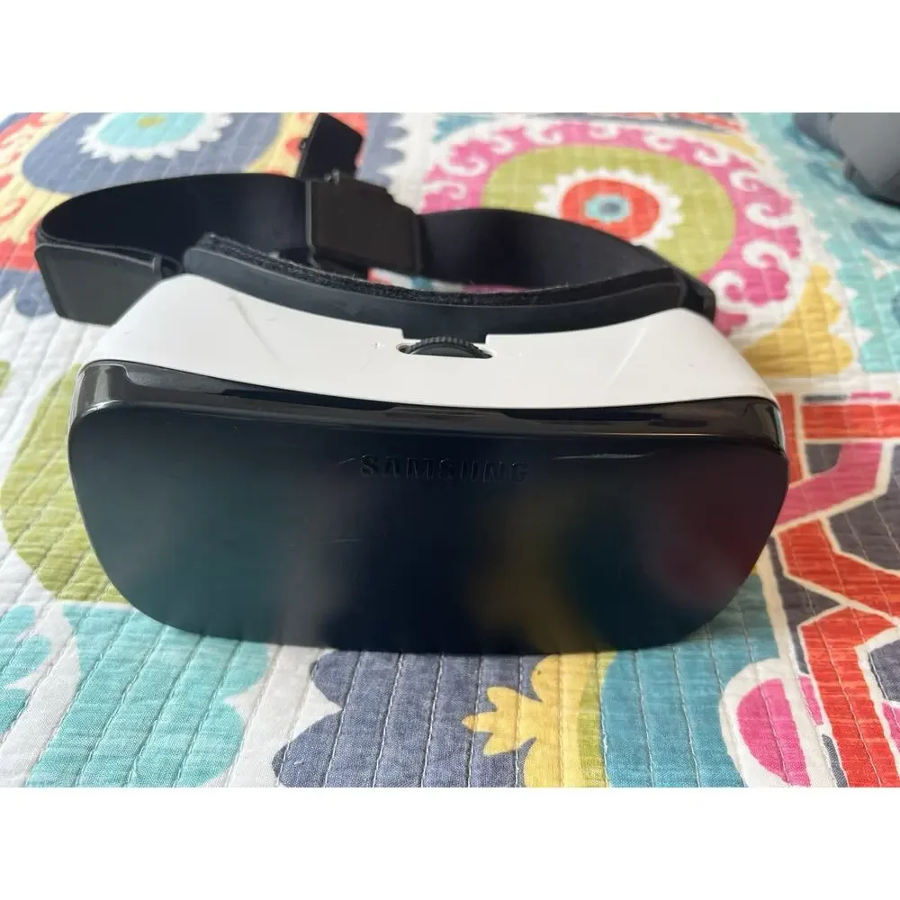 Samsung Gear VR Virtual Reality Headset Powered by Oculus